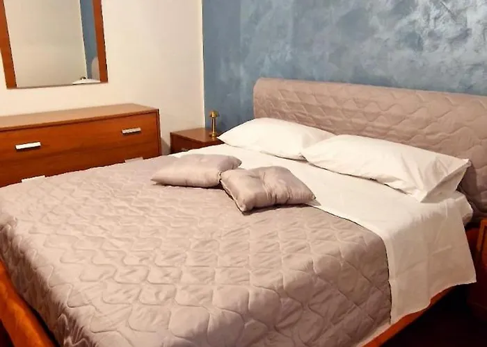 De Lux\'S Home